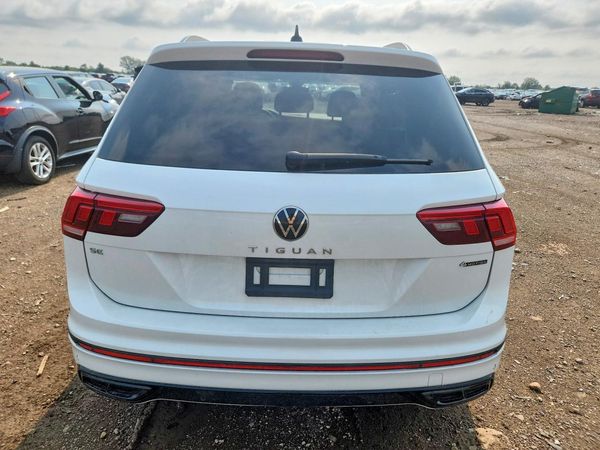 2024 VOLKSWAGEN TIGUAN 4Motion SE R-Line Black
