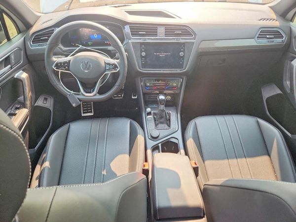 2024 VOLKSWAGEN TIGUAN 4Motion SE R-Line Black
