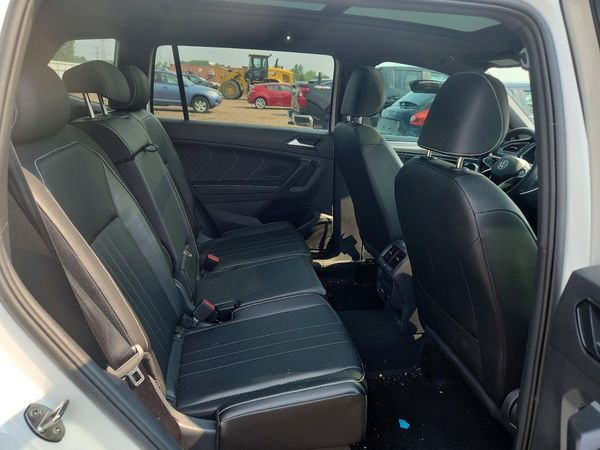 2024 VOLKSWAGEN TIGUAN 4Motion SE R-Line Black