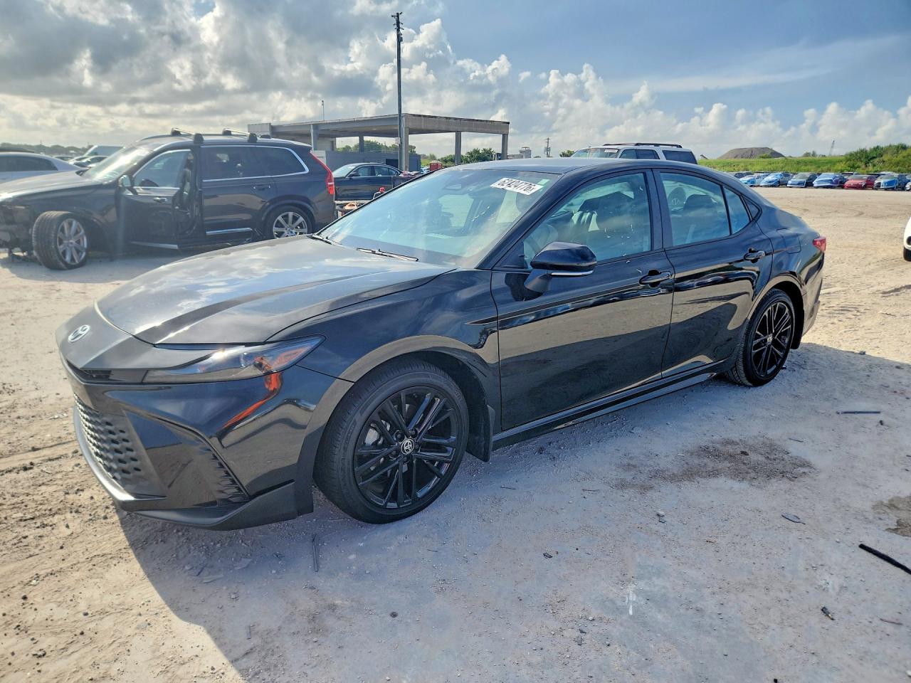 2025 TOYOTA CAMRY — Front 3/4