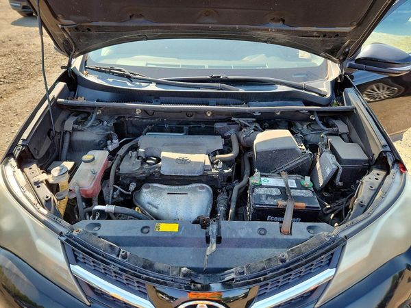 2013 TOYOTA RAV4 Sports — Engine bay