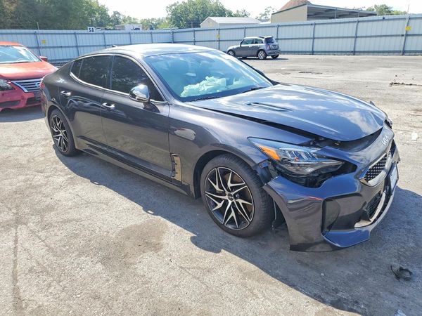 2022 KIA STINGER