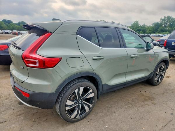 2023 VOLVO XC40 Plus Bright