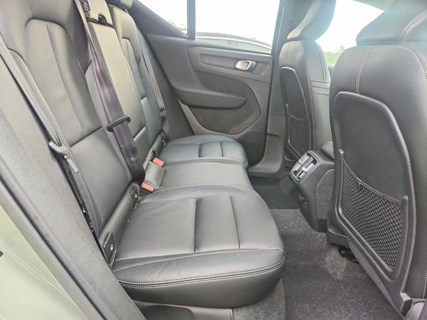 2023 VOLVO XC40 Plus Bright