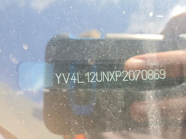 2023 VOLVO XC40 Plus Bright