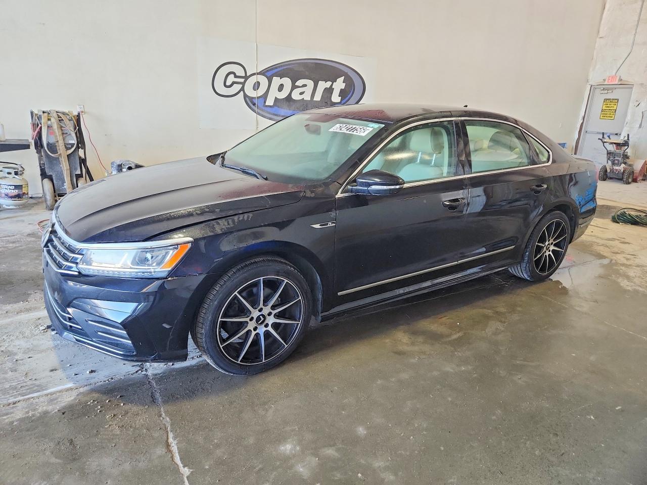 2017 VOLKSWAGEN PASSAT R-Line
