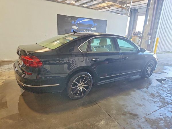 2017 VOLKSWAGEN PASSAT R-Line