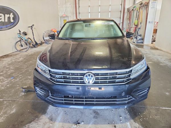 2017 VOLKSWAGEN PASSAT R-Line