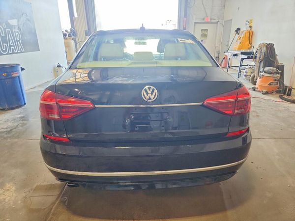2017 VOLKSWAGEN PASSAT R-Line