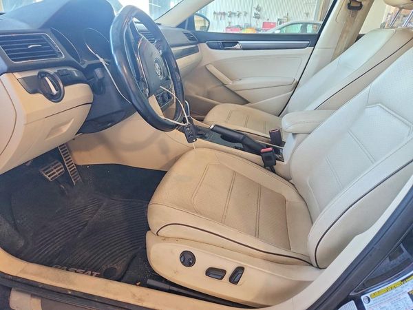 2017 VOLKSWAGEN PASSAT R-Line