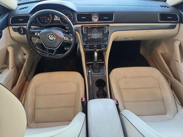 2017 VOLKSWAGEN PASSAT R-Line