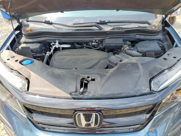 2021 HONDA PILOT SE — Engine bay