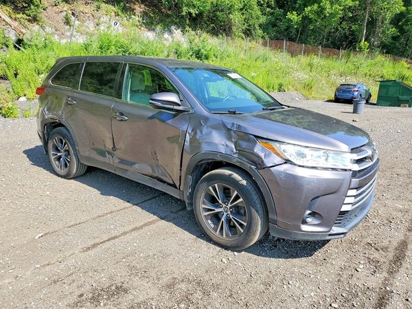 2019 TOYOTA HIGHLANDER LE/LE Plus