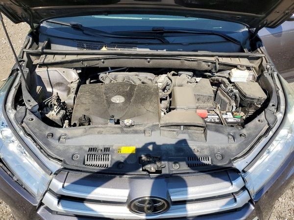 2019 TOYOTA HIGHLANDER LE/LE Plus