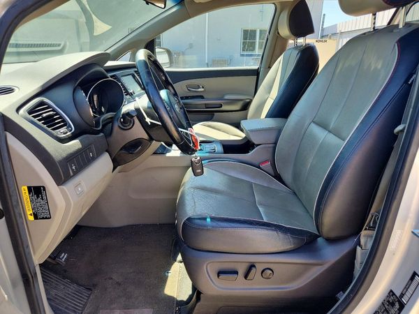 2017 KIA SEDONA LX