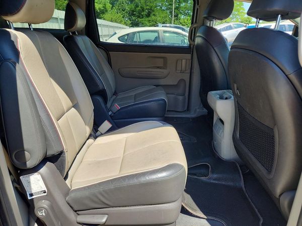 2017 KIA SEDONA LX