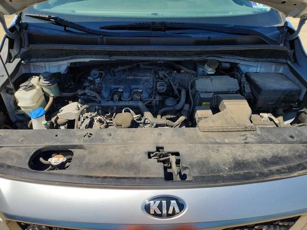 2017 KIA SEDONA LX
