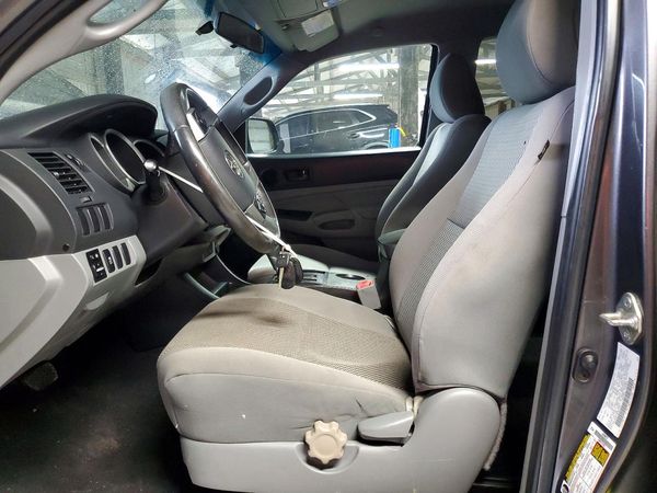 2014 TOYOTA TACOMA Delux Grade
