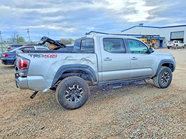 2022 TOYOTA TACOMA SR5