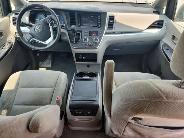 2020 TOYOTA SIENNA E grade