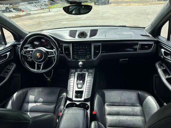 2017 PORSCHE MACAN