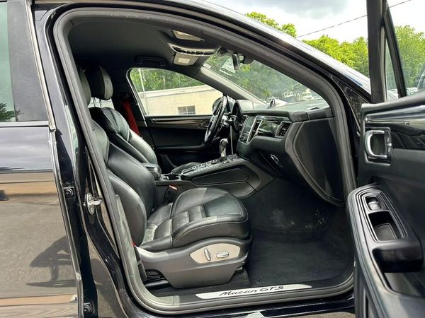 2017 PORSCHE MACAN