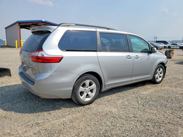 2017 TOYOTA SIENNA