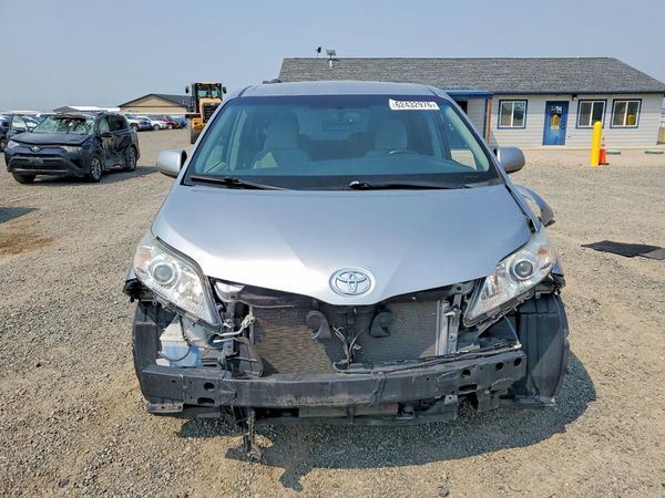 2017 TOYOTA SIENNA