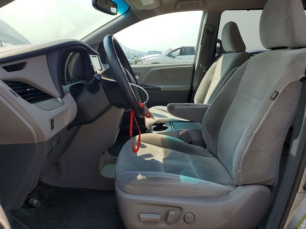2017 TOYOTA SIENNA
