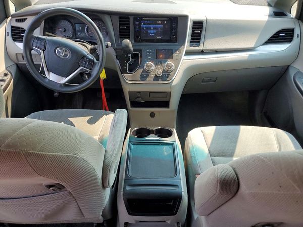 2017 TOYOTA SIENNA