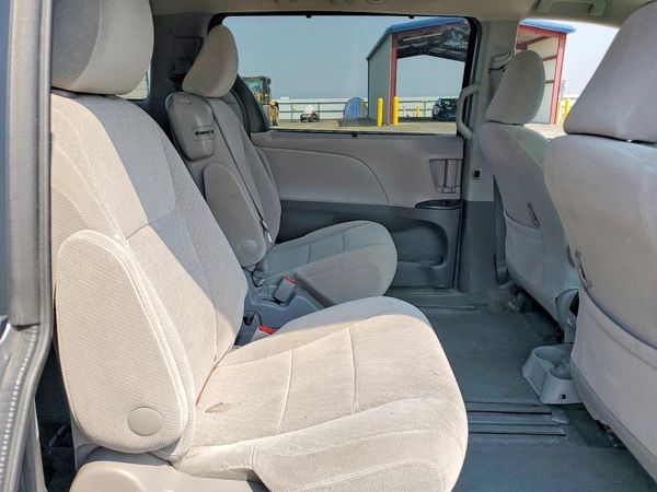 2017 TOYOTA SIENNA