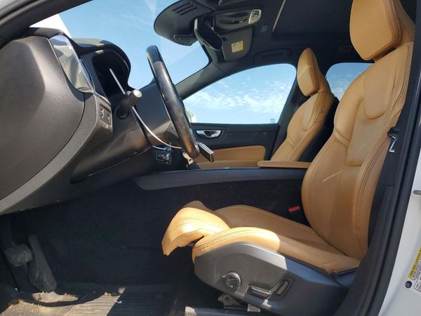 2021 VOLVO XC60