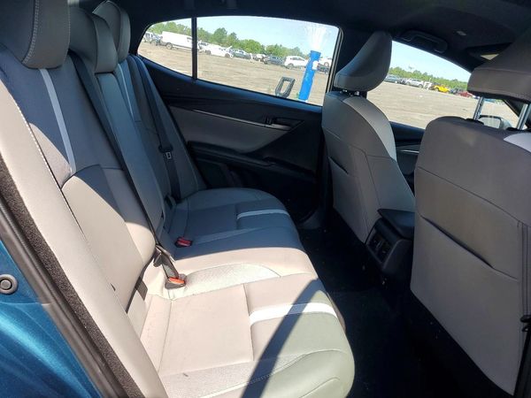 2025 TOYOTA CAMRY