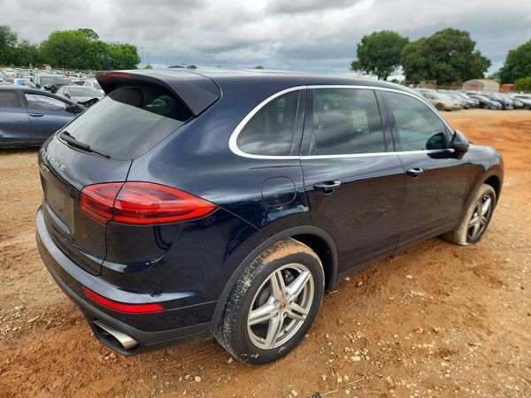 2016 PORSCHE CAYENNE