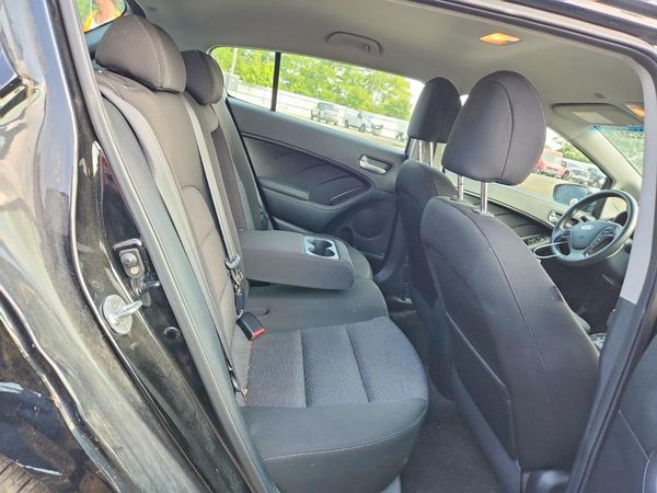 2017 KIA FORTE5