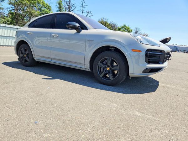 2022 PORSCHE CAYENNE E-Hybrid Coupe