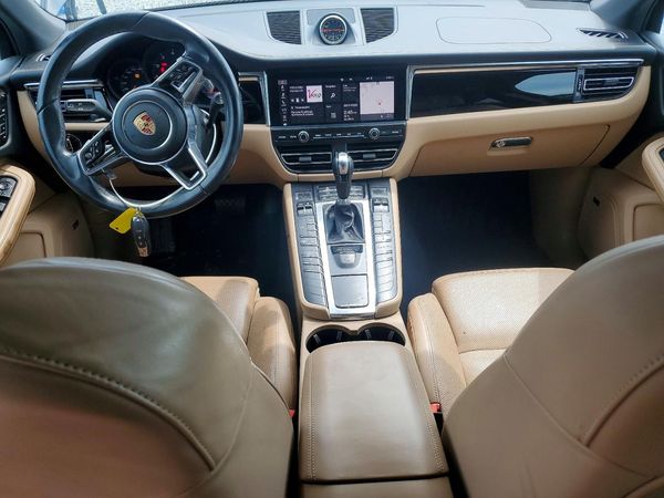 2020 PORSCHE MACAN