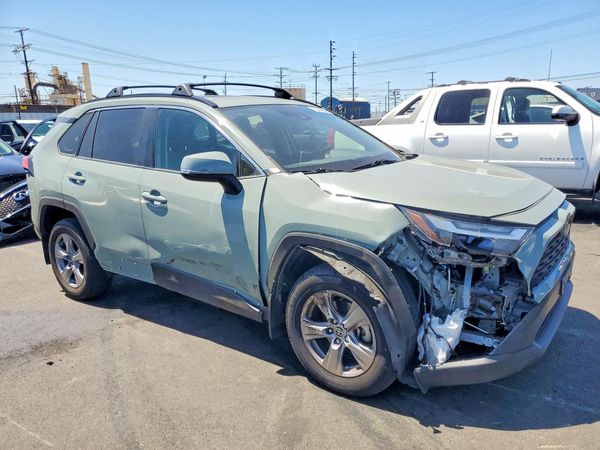 2023 TOYOTA RAV4 XLE