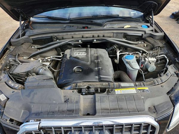 2015 AUDI Q5 — Engine bay