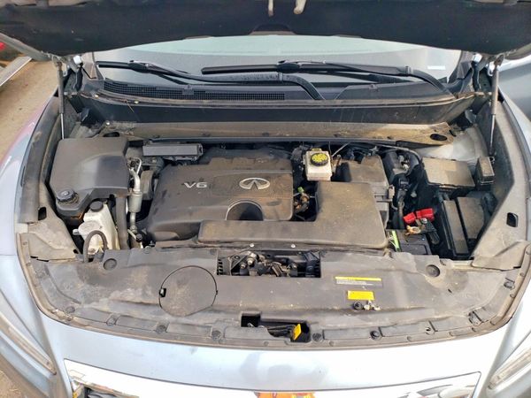 2017 INFINITI QX60 — Engine bay