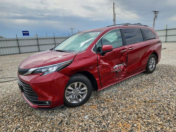 2026 TOYOTA SIENNA