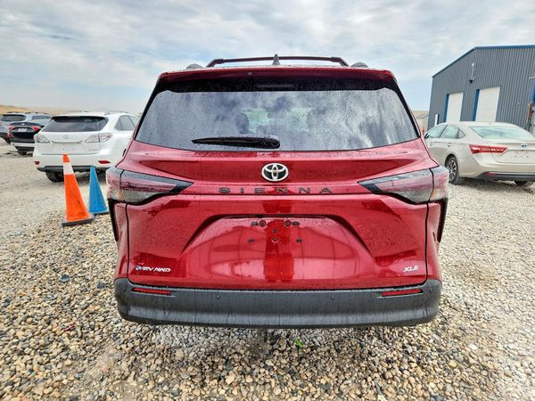 2026 TOYOTA SIENNA XLE — DIRR
