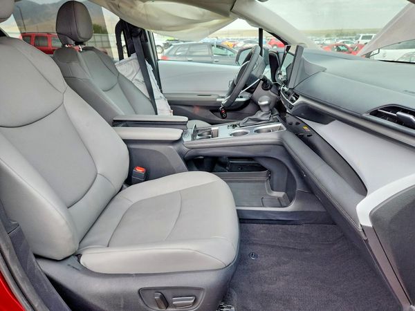 2026 TOYOTA SIENNA XLE — DENT
