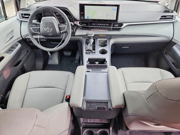 2026 TOYOTA SIENNA XLE — CKPT