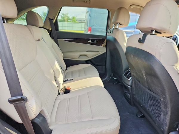 2017 KIA SORENTO L, LX