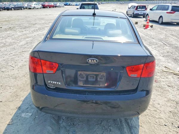2013 KIA FORTE LX