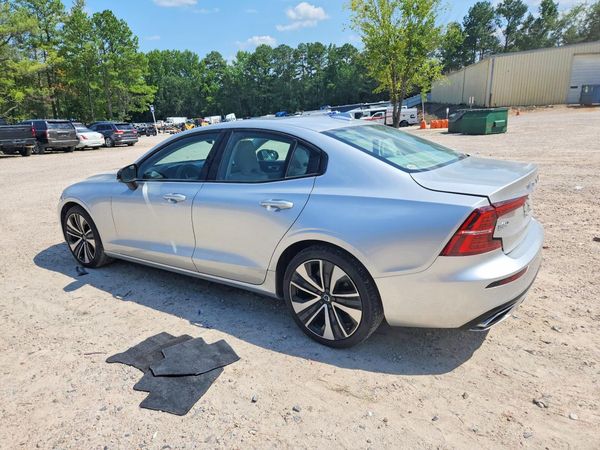 2022 VOLVO S60