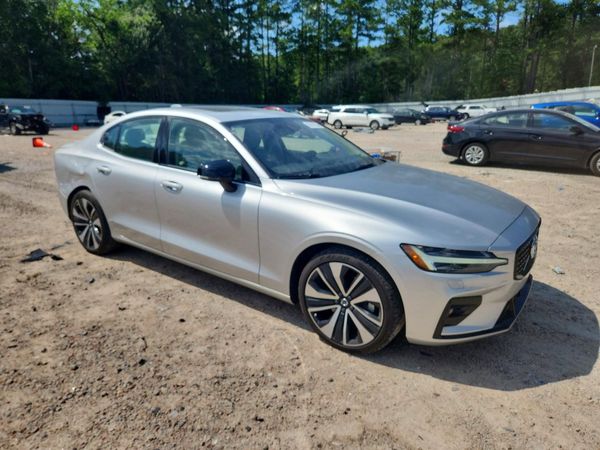 2022 VOLVO S60