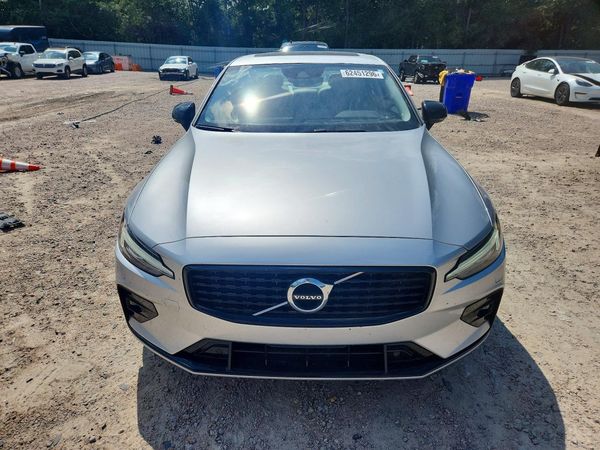2022 VOLVO S60