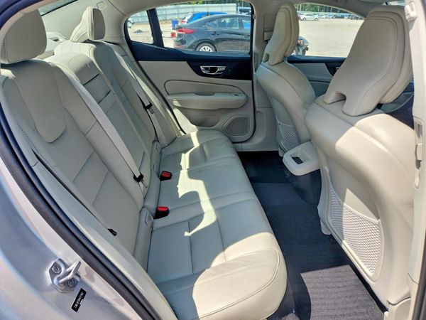2022 VOLVO S60